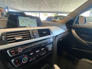 BMW 3 Serie BMW 3-serie Touring 318i Executive | LED | ELEKT ACHTERKLEP | NAVI | 18