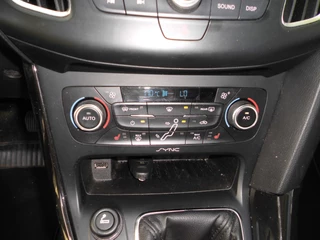 Ford Focus Ford Focus Wagon 125pk Titanium winterpakket-privacyglass-navi touchscreen - afbeelding nr 10