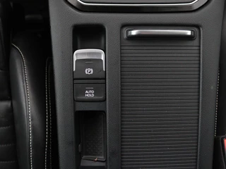 Volkswagen Passat Volkswagen Passat 1.4 TSI PHEV GTE | Panoramadak | Leder |  Stoelverwarming | Trekhaak | Camera | Park Assist | Adaptive cruise | Side Assist | Matrix LED | Carplay | Navigatie - afbeelding nr 15