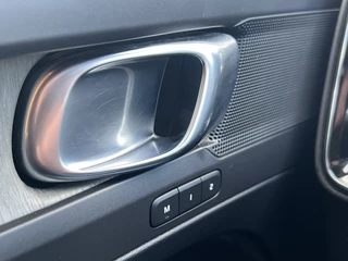 Volvo XC40 Trekhaak Panoramadak Vol Leder DAB Stoelverwarming Camera elek. Stoelen Led Koplampen Getint Glas NL Auto - afbeelding nr 29