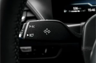 BMW 3 Serie BMW 3 Serie 318i M-Sport Shadow Individual Schuifdak HiFi 19