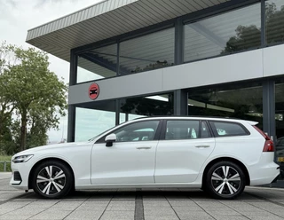 Volvo V60 Volvo V60 2.0 B3 Aut. 163pk MHEV Momentum | Navi | LED | Trekhaak | LMV - afbeelding nr 3