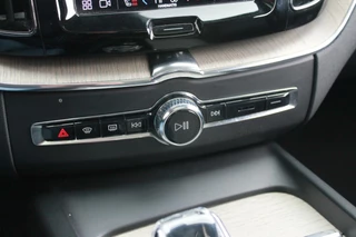 Volvo XC60 Volvo XC60 T6 Recharge AWD Ultimate Bright | Longe Range | Parkeercamera | Panoramadak | Trekhaak | HUD | Leder | Stoelverwarming | Keyless - afbeelding nr 37