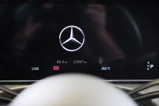 Mercedes-Benz C-Klasse Mercedes-Benz C-klasse 300 e 4MATIC AMG 63 Look / Acc / Memory / Burmester / Head Up / 360 Camera / Leder / Navi / Led / 20 Inch - afbeelding nr 27