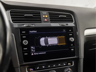 Volkswagen Golf Automaat (APPLE CARPLAY, CLIMATE, STOELVERWARMING, SPORTSTOELEN, LM VELGEN, GETINT GLAS, CRUISE, NIEUWSTAAT) - afbeelding nr 17