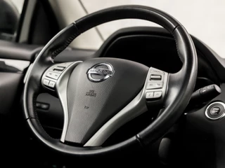 Nissan QASHQAI Nissan QASHQAI 1.2 Deluxe Automaat (PANORAMADAK, NAVIGATIE, CLIMATE, 360 CAMERA, GETINT GLAS, SPORTSTOELEN, CRUISE, KEYLESS, NIEUWE APK, NIEUWSTAAT) - afbeelding nr 19
