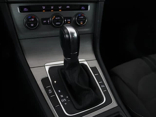 Volkswagen Golf Volkswagen Golf 1.0 TSI Business Edition Connected | Automaat |  Camera | Navigatie | Trekhaak | Climate control | Sportstoelen | Cruise control | Parkeerhulp | Bluetooth - afbeelding nr 12
