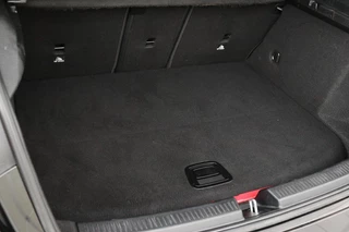 Mercedes-Benz A-Klasse Mercedes-Benz A-klasse 250e AMG Night | Carplay | Stoelverwarming |  Full LED | Sfeerverlichting | Leder/Alcantara | Navigatie | Park Assist - afbeelding nr 17