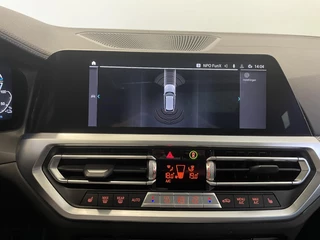 BMW 3 Serie BMW 3-serie Touring 320e M-Sport Aut-8 Panoramadak Adaptive M-Technic Chassis LED Navi Cruise Control PDC VA 19