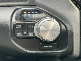 Dodge Ram 1500 Dodge Ram 1500 5.7 V8 4x4 Crew Cab Laramie Pano Full Navi SideSteps Trekhaak Luchtvering - afbeelding nr 26