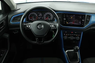 Volkswagen T-Roc Volkswagen T-Roc 1.5 TSI Sport | Stoelverwarming | Full LED |  Trekhaak | Navigatie | Climate control | PDC | Sportstoelen | Cruise control | Bluetooth - afbeelding nr 3