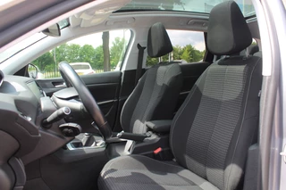 Peugeot 308 Peugeot 308 SW 1.2 PureTech Blue Lease Exe. / NIEUWSTAAT! / Panoramadak / Navigatie / Parkeerhulp V+A / 16'' / DAB / Cruise Control - afbeelding nr 4