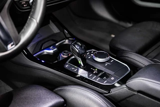 BMW 1 Serie BMW 1-serie M135i xDrive High Executive Edition | Panodak | HUD | H&K | Leder | NL auto | - afbeelding nr 32