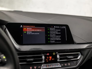 BMW 1 Serie Automaat (APPLE CARPLAY, GROOT NAVI, LEDER, LIVE COCKPIT PRO, SFEERVERLICHTING, SPORTSTOELEN, LED KOPLAMPEN, CRUISE, NIEUWE APK, NIEUWSTAAT) - afbeelding nr 24