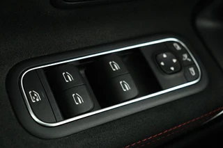 Mercedes-Benz A-Klasse Mercedes-Benz A-klasse 250e AMG Night | Stoelverwarming | Carplay |  Widescreen | Sfeerverlichting | Camera | Leder/Alcantara | Navigatie | Full LED - afbeelding nr 30