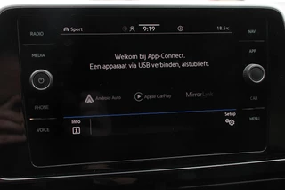 Volkswagen T-Roc Volkswagen T-Roc Cabrio 1.5 TSI 150pk DSG R-Line | Navigatie | Apple Carpaly/Android Auto | Parkeersensoren | Camera | Adaptive Cruise Control | Stoelverwarming | Climate Control - afbeelding nr 27