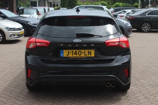 Ford Focus Ford Focus 1.0 EcoBoost Titanium Business ST-Line Camera / Navigatie / Keyless / B&O / 17'' / Stuurverwarming / DAB / Dodehoek / Cruise Control - afbeelding nr 14