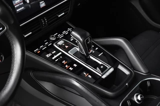 Porsche Cayenne | Panoramadak | Sport Chrono | Achterasbesturing | 21'' Velgen | Leder Dashbord | Orig. NL | - afbeelding nr 17