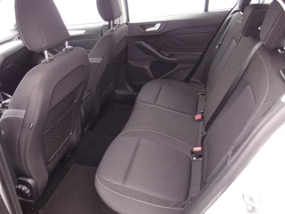 Ford Focus TREKHAAK / CARPLAY / NAVI / AIRCO / PDC / BLUETOOTH / CRUISE / NL-AUTO - afbeelding nr 40