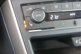 Volkswagen Polo Volkswagen Polo 1.0 TSI 95 PK Comfortline , Trekhaak , Stoelverwarming , Navigatie , Parkeersensoren , Climate control , 17