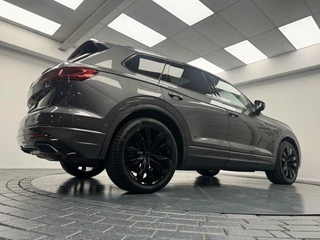 Volkswagen Touareg Volkswagen Touareg 3.0 TSi DSG R-Line 4Motion Navigatie-Pano-Elektr.Trekhaak-Achterasbesturing-Adapt.Cr.Contr-Carplay-Clima-Camera-Stoel/Stuurverwarming-Luchtvering-Headup - afbeelding nr 9