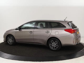 Toyota Auris Toyota Auris 1.8 Hybrid Lease | Panoramadak | Camera |  Stoelverwarming | Navigatie | Climate control | Cruise control - afbeelding nr 2