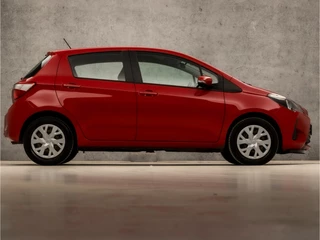 Toyota Yaris Toyota Yaris 1.0 VVT-i Sport (AIRCO, BLUETOOTH, ELEK RAMEN, SPORTSTOELEN, MULTIFUNCTIONEEL STUURWIEL, NIEUWE APK, NIEUWSTAAT) - afbeelding nr 4