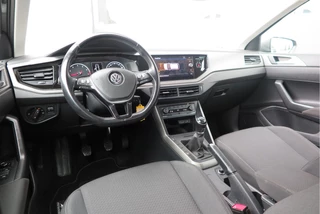 Volkswagen Polo Volkswagen Polo 1.0 TSI 95 PK Comfortline , Trekhaak , Stoelverwarming , Navigatie , Parkeersensoren , Climate control , 17