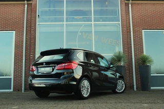 BMW 2 Serie ➡️ BMW 2-serie Active Tourer 225xe F45 High Executive Luxury-Line| 2e eigenaar | NL auto | Dakraam | Head-up | LED | Navi | Leer | Cruise-control | PDC | 17 inch | Sportstoelen | NAP - afbeelding nr 3