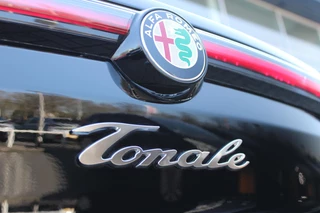 Alfa Romeo Tonale Alfa Romeo Tonale 1.5T 160PK HYbrid VELOCE | PANORAMISCH SCHUIF / KANTELDAK | LEDEREN BEKLEDING | VOORSTOELEN / STUUR VERWARMD | VOORSTOELEN GEVENTILEERD | VOORSTOELEN ELEKTRISCH VERSTELBAAR | DRAADLOOS APPLE CARPLAY / ANDROID AUTO | 360° CAMERA | AUTOMATISCH DIMMENDE BUITENSPIEGELS | 20