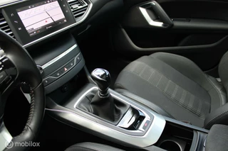 Peugeot 308 Peugeot 308 1.2 PureTech Blue Lease Executive, Trekhaak, Pano, voor/achter Pdc + Camera, App connect, Cruise, Navi, Clima, Donker glas. - afbeelding nr 21