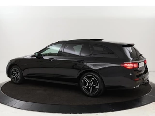 Mercedes-Benz E-Klasse Mercedes-Benz E-klasse 300de 4Matic AMG Night | Panoramadak | Trekhaak |  Stoelverwarming | 360 camera | Adaptive cruise | Leder/Alcantara | Burmeseter | Matrix LED | Navigatie - afbeelding nr 2