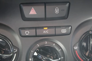 Peugeot 2008 Airco , Cruise control ,Trekhaak , Navigatie , Bluetooth Parkeersensoren achter , LED dagrijverlichting - afbeelding nr 18