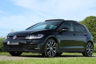 Volkswagen Golf Volkswagen Golf 7.5 GTI DSG / Vol Opties! / 230PK! / DSG / ACC / Pano / Virtual Cockpit / Camera / Keyless / Navi / 19