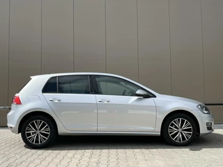 Volkswagen Golf Volkswagen Golf 1.2 TSI 110pk Allstar | keyless | camera | clima - afbeelding nr 15