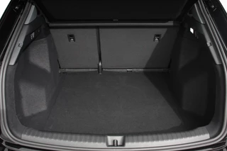 Audi Q4 e-tron Audi Q4 e-tron 40 Advanced Edition | Navigatie | Climate Control | DAB | Led | Electrisch bedienbare achterklep | 19