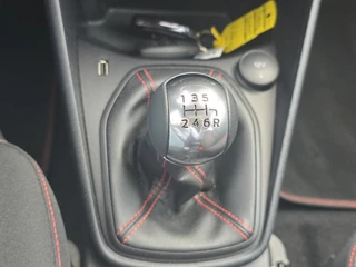 Ford Fiesta Ford Fiesta 1.0 EcoBoost Hybrid ST-Line X 125pk Trekhaak | Panorama dak / Open dak | Winterpack | Apple Carplay | Achteruitrijcamera - afbeelding nr 26