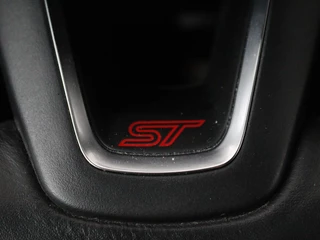 Ford Focus Ford Focus 2.0 ST-3 | Stoel & stuurverwarming |  Recaro sportstoelen | Xenon | Bluetooth | Climate control | Half leder | Cruise control - afbeelding nr 17