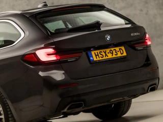 BMW 5 Serie BMW 5 Serie Touring 530e Sportline 293Pk Automaat (APPLE CARPLAY, GROOT NAVI, DEALER ONDERHOUDEN, CAMERA, SFEERVERLICHTING, LEDER, SPORTSTOELEN, ADAPTIVE CRUISE, TREKHAAK ELEKTRISCH, NIEUWSTAAT) - afbeelding nr 13