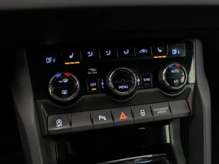 Škoda Karoq Skoda Karoq 1.0 TSI Ambition Sport (APPLE CARPLAY,NAVI,LED,CRUISE,CAMERA,CLIMATE,GETINT,SPORTSTOELEN,PDC,NETTESTAAT) - afbeelding nr 19