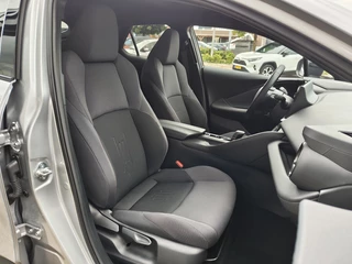 Toyota C-HR Toyota C-HR 1.8 Hybrid 140 First Edition | Navi | Sensoren v/a | El. Achterk - afbeelding nr 28