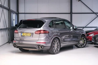 Porsche Cayenne Porsche Cayenne 3.0 S E-Hybrid 416 pk | NL auto NAP | Rijklaarprijs | Bose | Panoramadak | 21 inch | Meteorgrey | - afbeelding nr 7