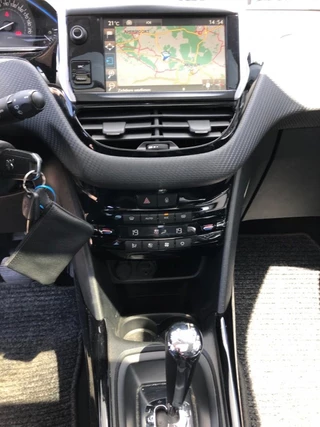 Peugeot 2008 Peugeot 2008 1.2 PURETECH ALLURE - afbeelding nr 20