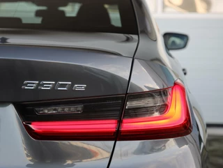 BMW 3 Serie BMW 3-serie 330e High Executive M-sport | H&K audio | Schuif/kanteldak | ACC | Dodehoekdetectie | Laser LED | Head-up display | - afbeelding nr 40