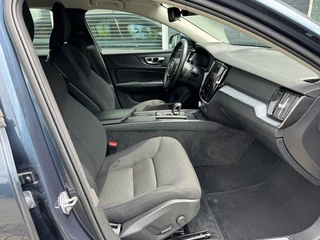 Volvo V60 Volvo V60 2.0 B3 Autom.Momentum Advantage + Camera + Stuurverw. + Lmv 10/2021! - afbeelding nr 12