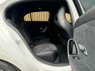 Mercedes-Benz A-Klasse Mercedes A-klasse 200 AMG-styling Automaat | Widescreen Navi | Stoelverwarming | Getint glas | Metallic lak | Parkeersenoren voor en achter | Achteruitrijcamera - afbeelding nr 34