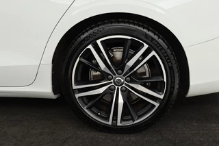 Volvo V60 Volvo V60 2.0 T6 Recharge AWD R-Design | Trekhaak |  Stoel & stuurverwarming | Adaptive cruise | Carplay | Camera | Keyless | Navigatie | Full LED | Dodehoek detectie | Half leder - afbeelding nr 29