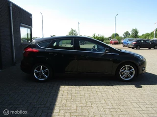 Ford Focus Ford Focus 1.6 EcoBoost Titanium | PDC, Stoelverwarming, Trekhaak - afbeelding nr 6