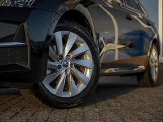 Škoda Octavia Škoda Octavia Combi 1.5 TSI MHEV Business Edition Plus | Matrix LED | Lounge Interieur | Chrome pakket | Stoel-, Stuur- & voorruitverwarming | Navi 13inch | Wireless App-connect | El. achterklep m.sensor | ACC - afbeelding nr 21