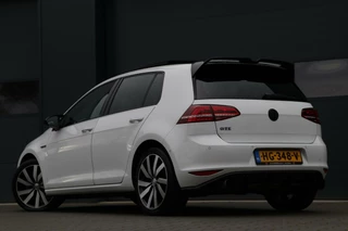 Volkswagen Golf Volkswagen Golf 1.4 TSI GTE Panodak AdaptiveCruise GTI Look Stoelverw Sportzetels F1 Stuurschakeling Lmv Ecc Uitstraling!! 136000KM BJ2015 - afbeelding nr 4